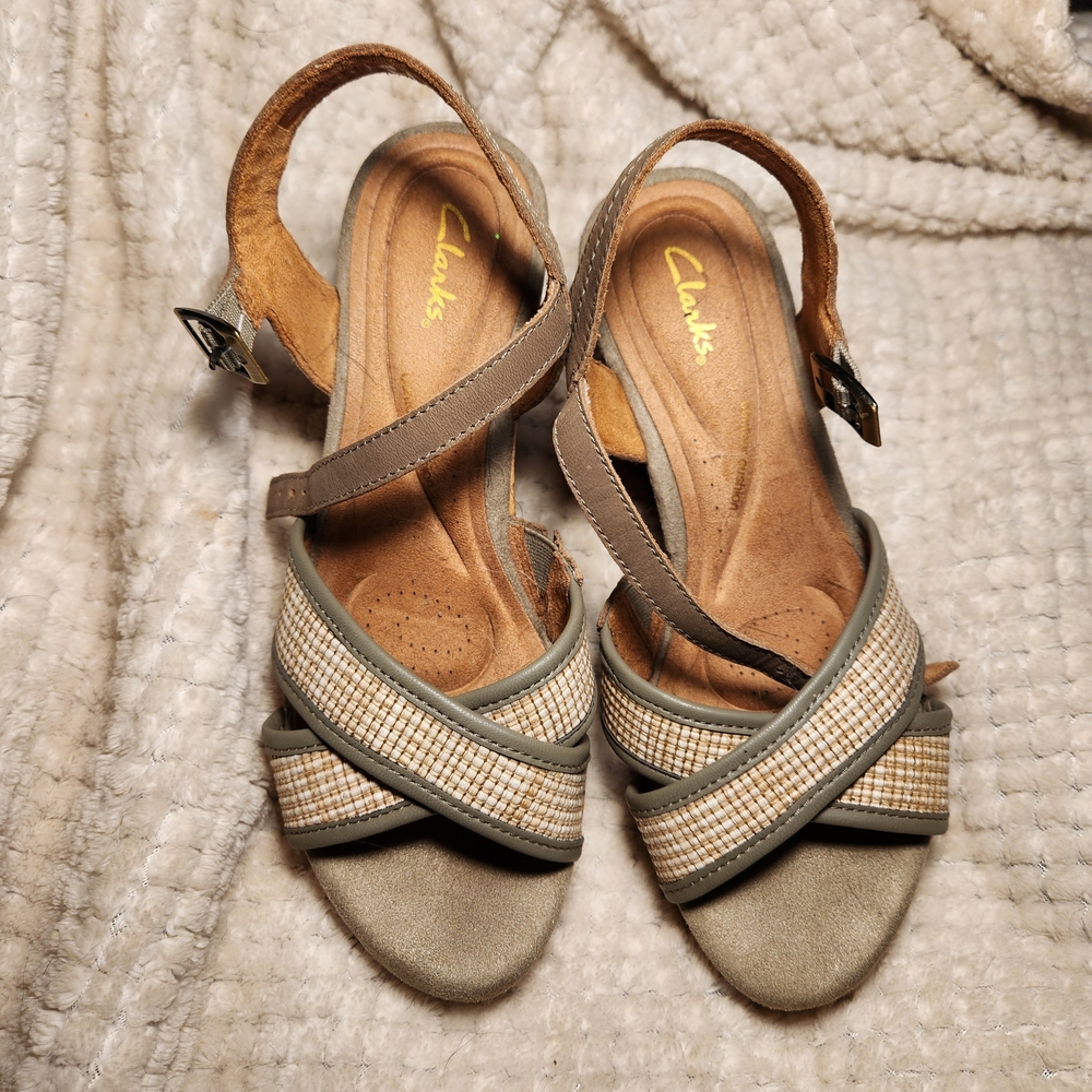 Clarks Women's Beige and Olive Sandals